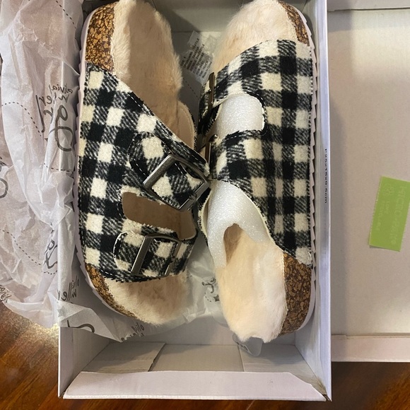 Olivia Miller Black and White Plaid Girls Slippers Sandals size 1 New in Box - Picture 4 of 11